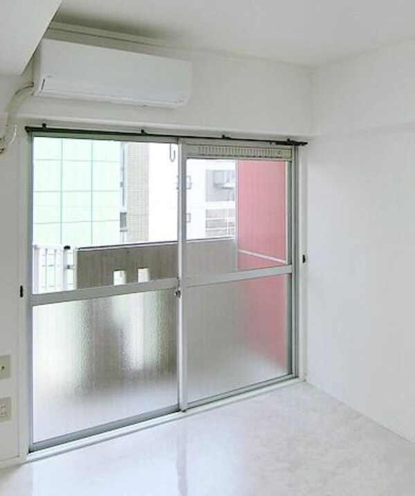 バルコニー(※写真は同じマンションの違う部屋のものになります。)