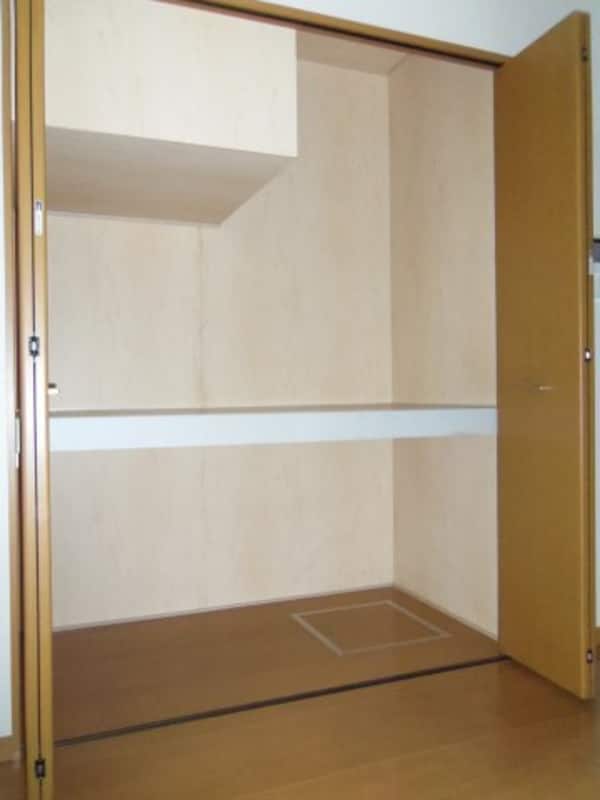 収納(小物を収納するのに便利です)