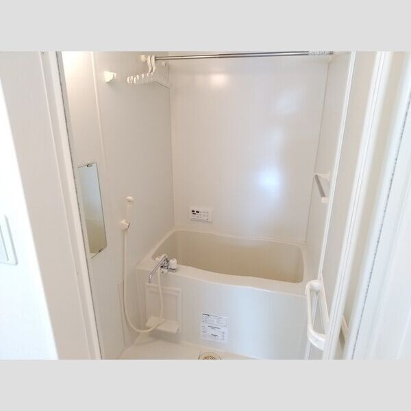 物件内観写真6　(室内写真は別部屋の写真です。)