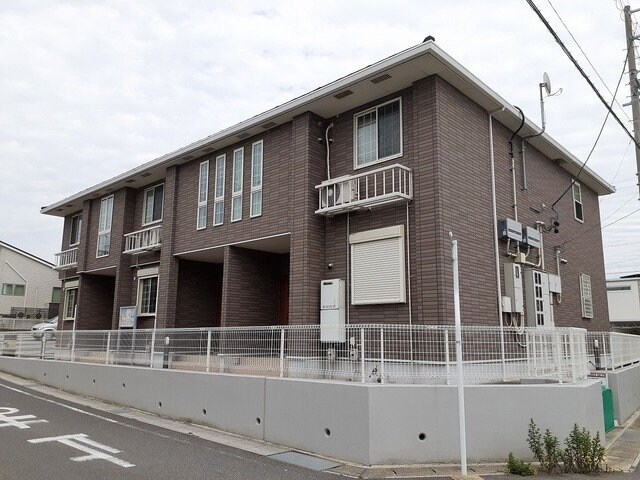 物件外観写真1　(外観は落ち着いています)