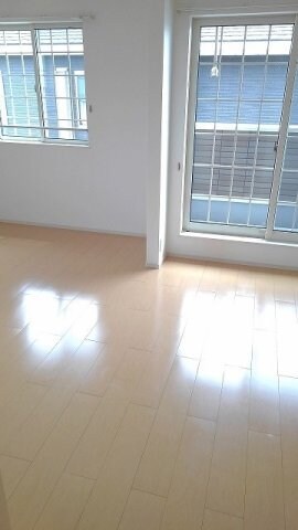 物件内観写真3　(おしゃれな居間です)