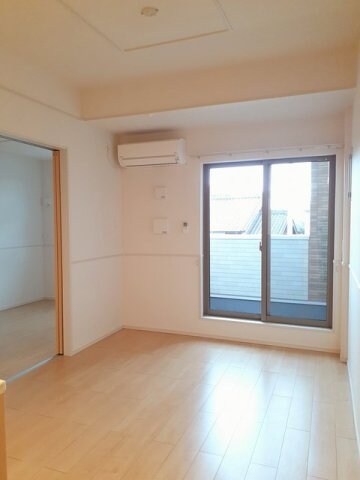 物件内観写真4　(おしゃれなリビングです)