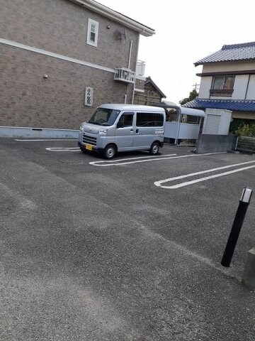 物件外観写真2　(駐車場です)