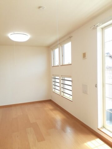 物件内観写真3　(使いやすいリビングです)