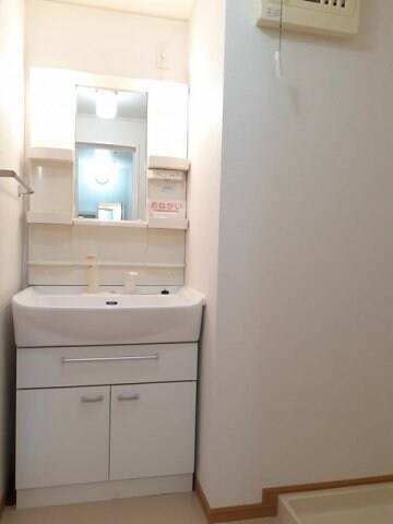 物件内観写真7　(使いやすい洗面所です)