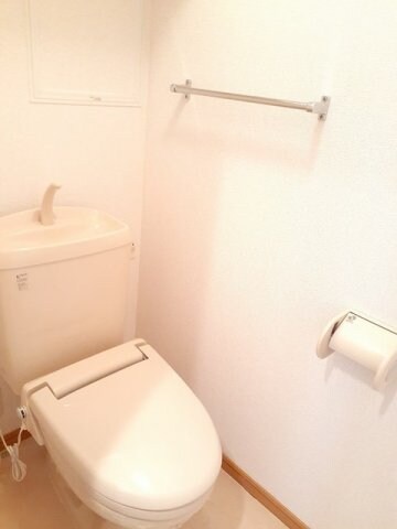 物件内観写真8　(コンパクトで使いやすいトイレです)