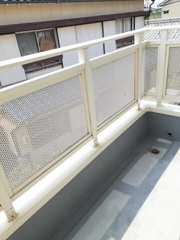 物件内観写真12　(外からの目が気にならないバルコニーで洗濯物が干せます)
