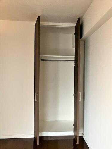 物件内観写真10　(洋室6.5畳のクロゼット)