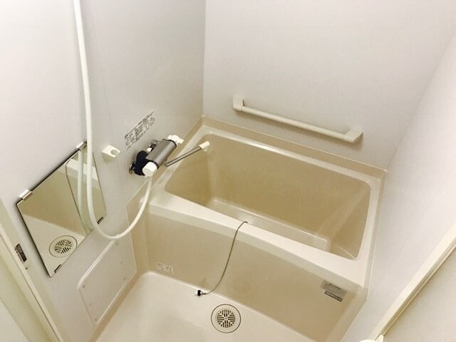 物件内観写真10　(浴室は乾燥機付。雨の日、室内干しも気になりません！)