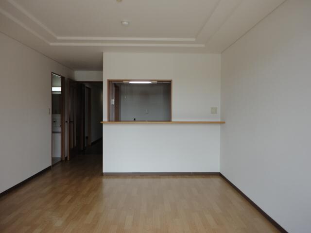 物件内観写真2　(リビング)