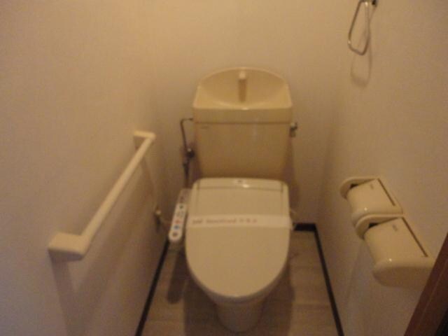 物件内観写真5　(シャワー付トイレ)