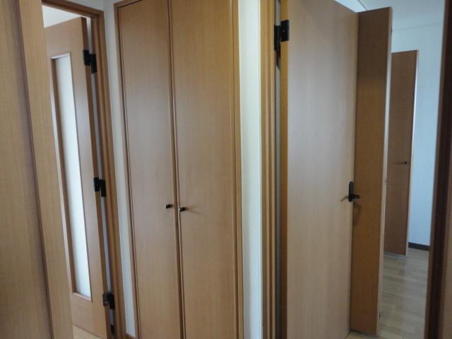 物件内観写真20　(廊下クローゼット)