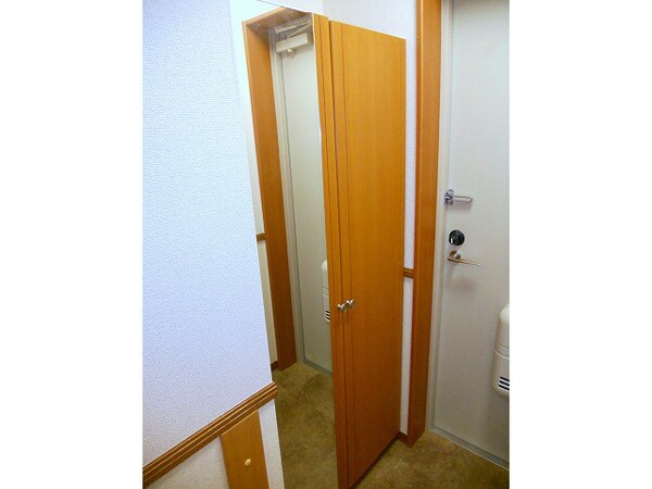 玄関(室内写真は別部屋の写真です。)
