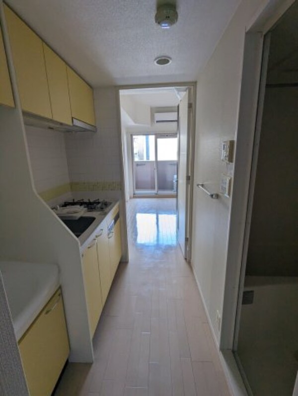 玄関(※写真は同じマンションの違う部屋のものになります。)