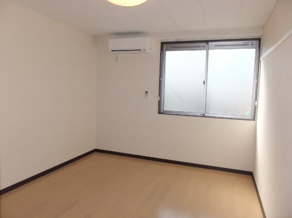居室(家具家電無し　【エアコン付き】)