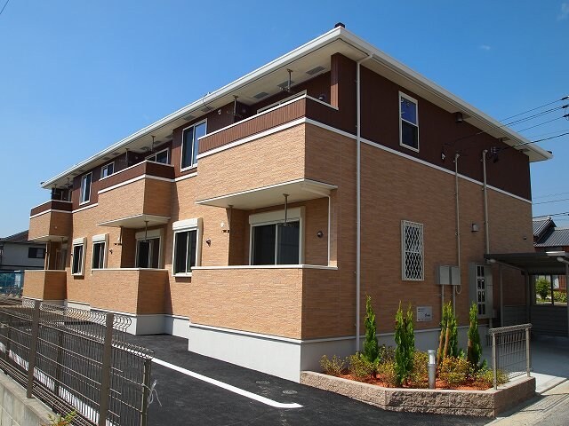 物件外観写真1　(落ち着いた雰囲気の外観です)