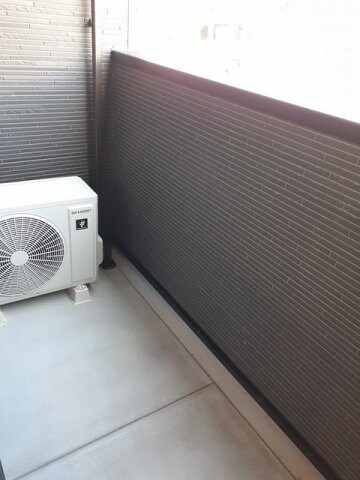 物件内観写真12　(開放的で明るい空間を演出してくれるバルコニーです)