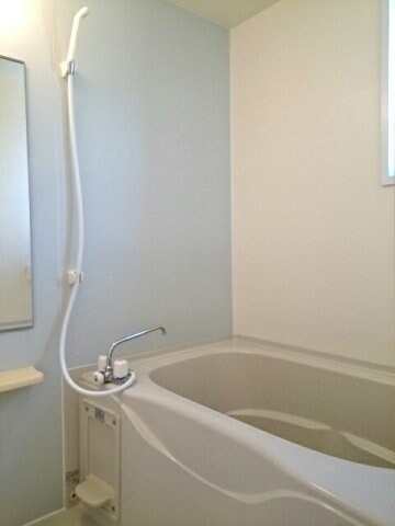 物件内観写真5　(コンパクトで使いやすいお風呂です)