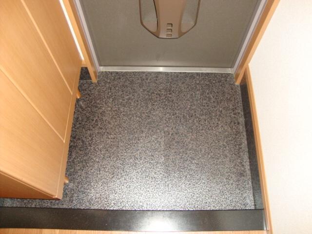 物件内観写真5　(玄関)