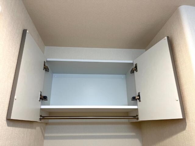 物件内観写真10　(洗濯機上収納)