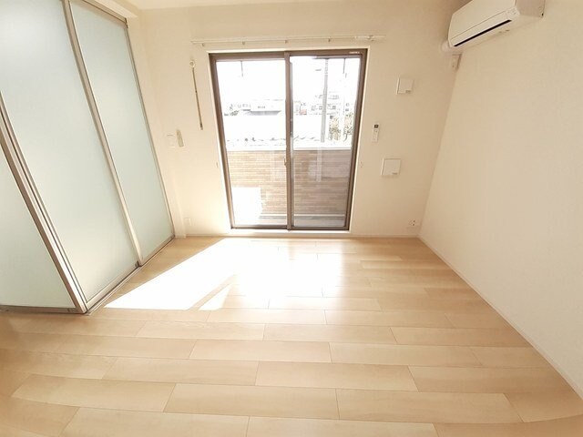 物件内観写真2　(使いやすいリビングです)