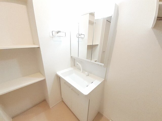 物件内観写真5　(使いやすい洗面所です)