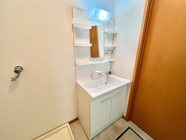 洗面・脱衣所(ファミリーマート緑尾崎山店まで680m)