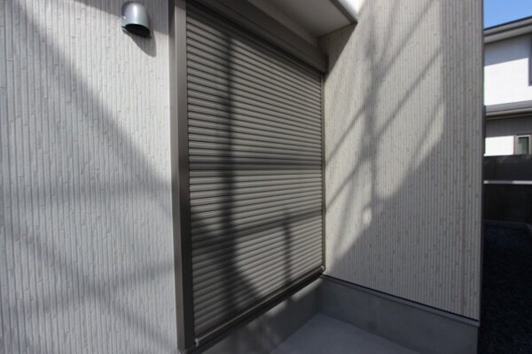 建物設備(1Fにはシャッタ付の雨戸が設置されています)