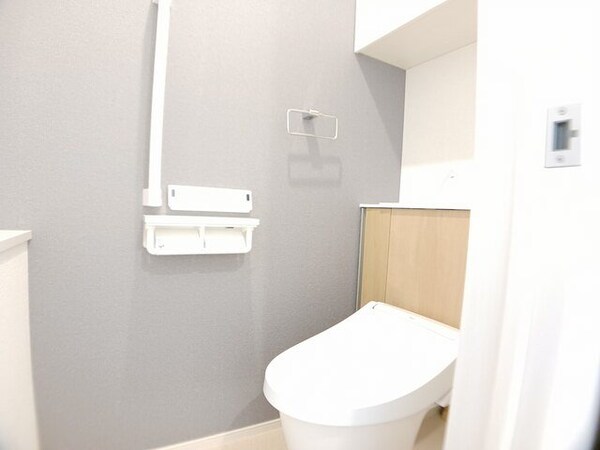 トイレ(落ち着いた色調のトイレです)