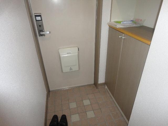 物件内観写真13　(玄関)