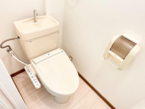 トイレ(シャワー付トイレ)