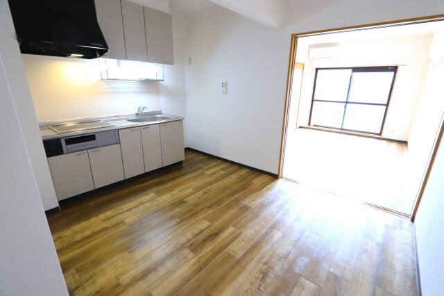 物件内観写真4　(7.3帖DKになります)