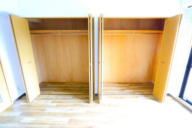 物件内観写真11　(８帖洋室収納になります)