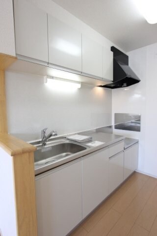 物件内観写真4　(お料理しやすいキッチンです)