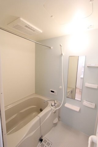 物件内観写真5　(お風呂です)