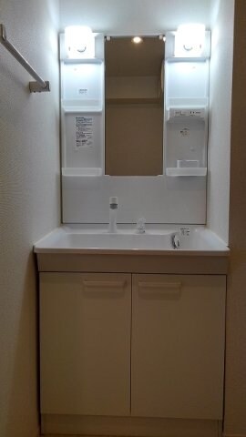 物件内観写真10　(ゆったりとスペースのある洗面所)