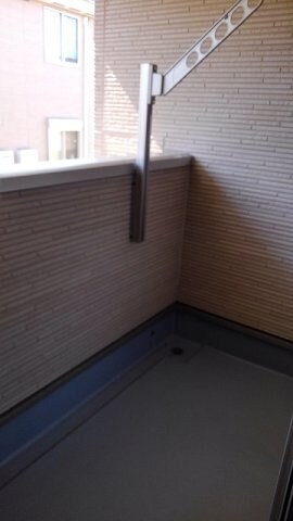 物件内観写真13　(外からの目が気にならないバルコニーで洗濯物が干せます)