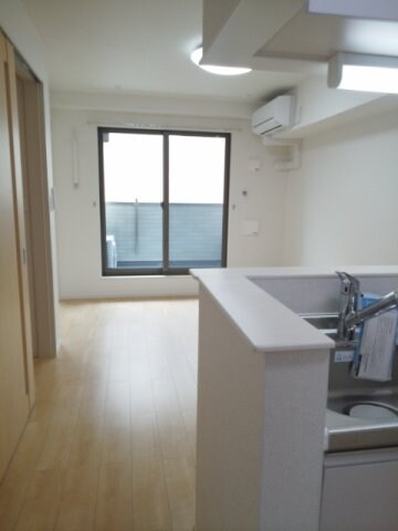 物件内観写真3　(ゆったりとしたリビングです)