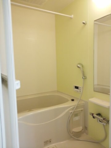 物件内観写真5　(日々の暮らしに欠かせないお風呂です)