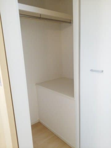物件内観写真8　(大きなスペースがあり、収納には困りません)