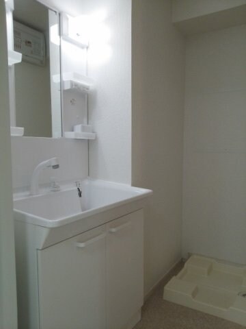 物件内観写真9　(スペースが確保できる洗面所です)