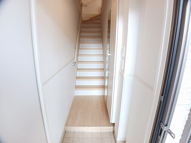 物件内観写真11　(明るい玄関です)
