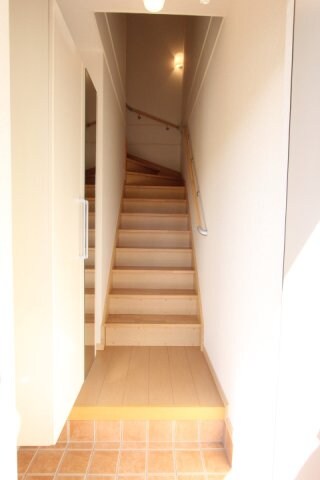 物件内観写真6　(ゆったりとした玄関です)