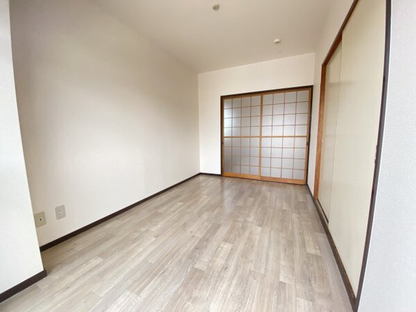 洋室(※別部屋のお写真で、現況優先と致します。)