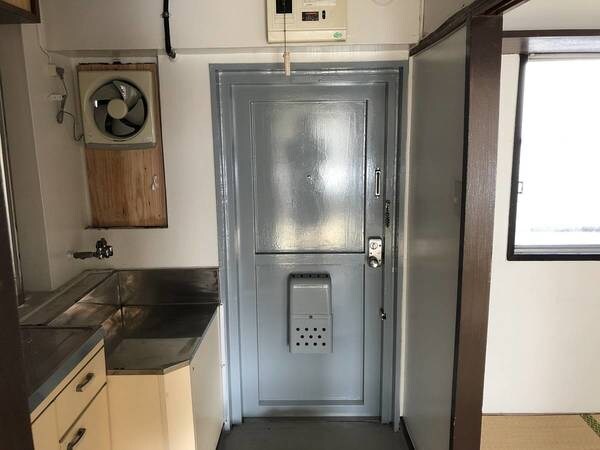 玄関(ビレッジハウスの同一物件・同一タイプの間取りの写真です)