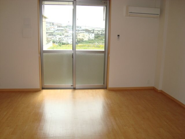 物件内観写真4　(洋室)