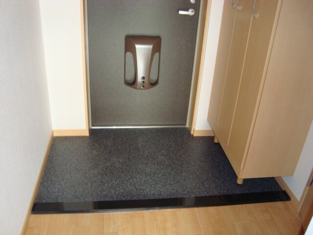 物件内観写真8　(玄関)