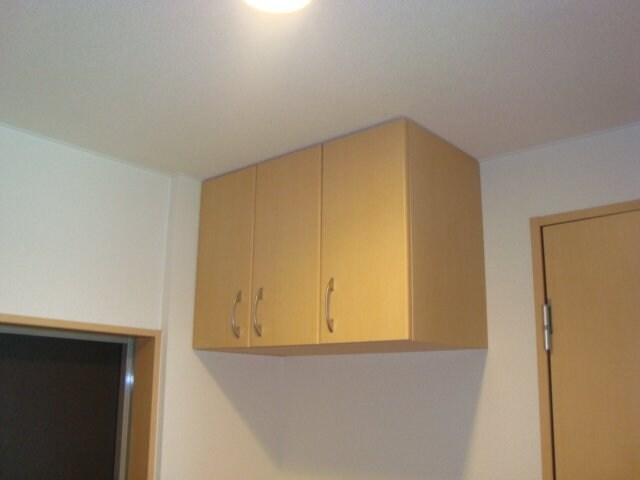 物件内観写真10　(下駄箱上収納)