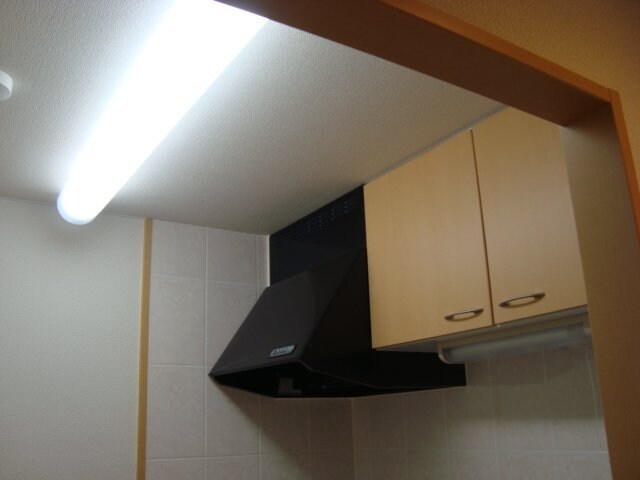 物件内観写真12　(キッチン上収納)