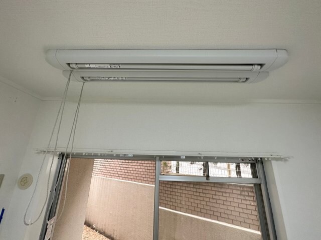 物件内観写真12　(室内物干し)